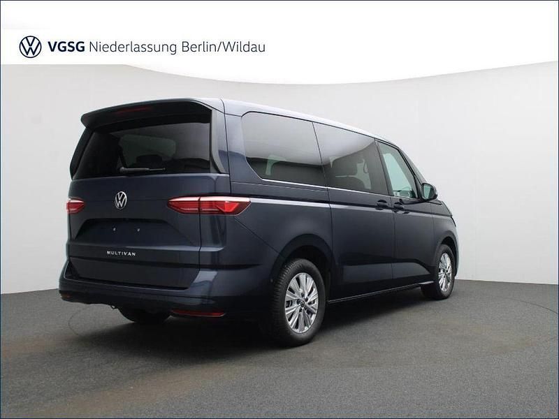 Gebraucht VW Multivan Life 150 PS (110 kW) 2025 Blau Van