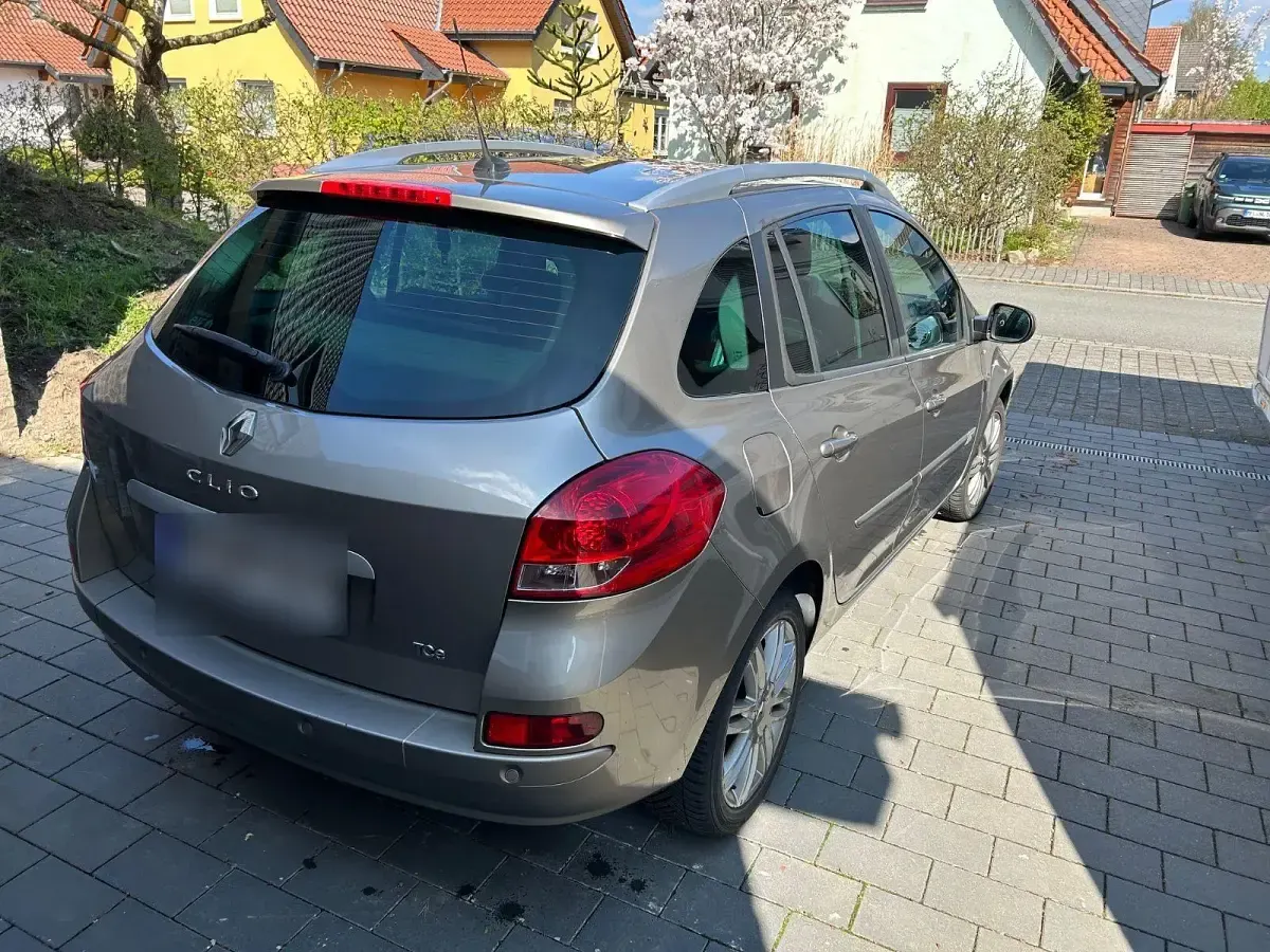 Gebraucht Renault Clio GrandTour Night&Day 103 PS (75 kW) 2012 Kombi