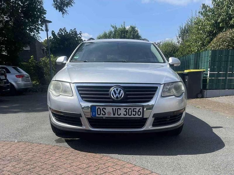 Grau Gebraucht 2007 VW Passat Individual Kombi | 1.750 € (Superpreis) - Bild 1/4