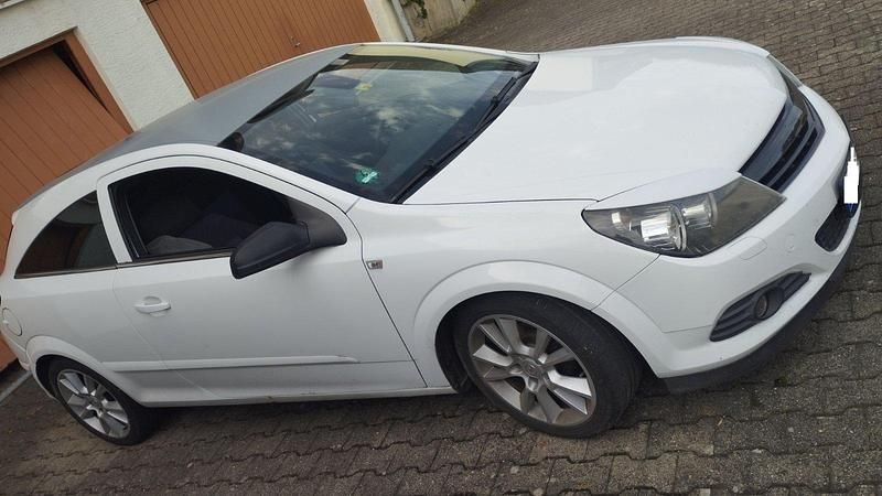Weiß Gebraucht 2008 Opel Astra GTC Coupé | 700 € (Superpreis) - Bild 1/4