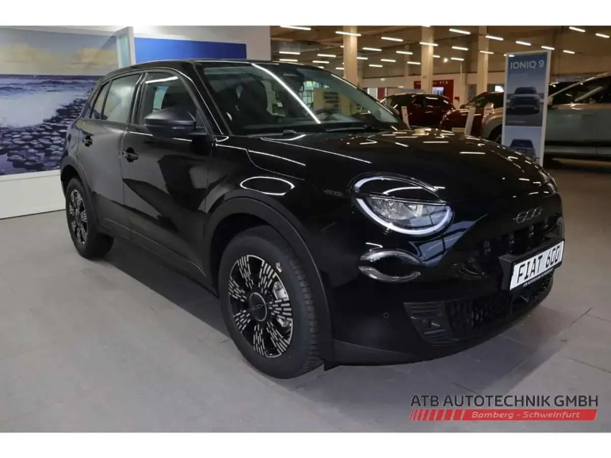 Neu Fiat 600 Business 110 PS (80 kW) 2025 Schwarz SUV