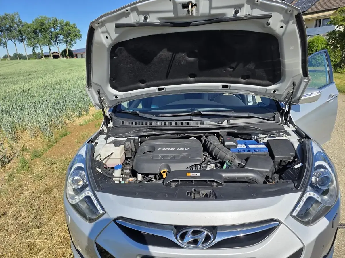 Gebraucht Hyundai i40 136 PS (100 kW) 2014 Silber Kombi