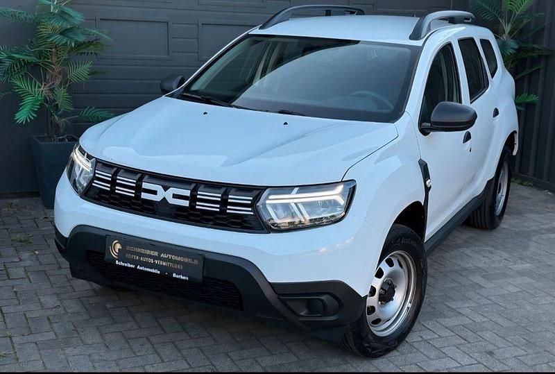 Weiß Gebraucht 2022 Dacia Duster Essentiel SUV | 13.200 € (Guter Preis) - Bild 1/4