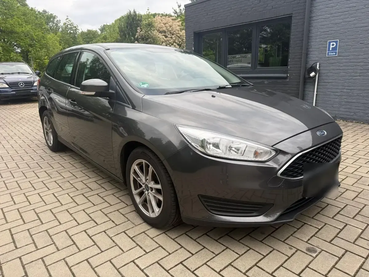 Gebraucht Ford Focus 125 PS (91 kW) 2016 Grau Kombi