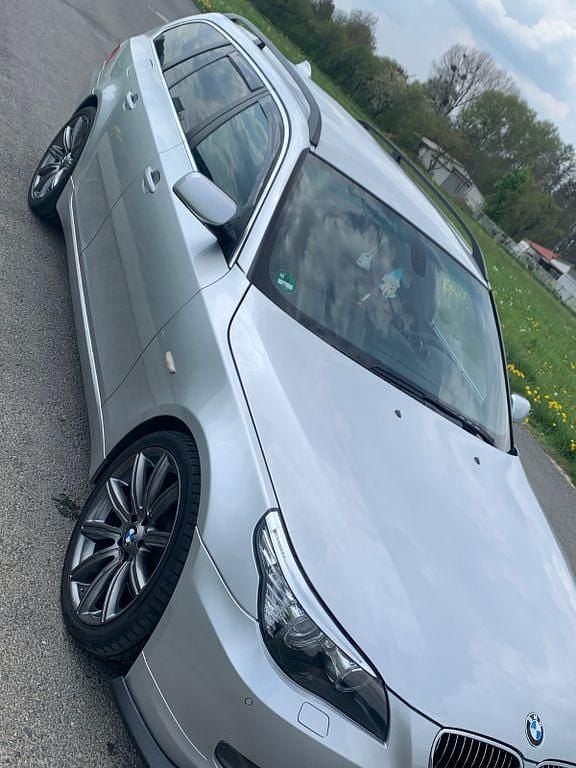 Silber Gebraucht 2009 BMW 525 Performance Kombi | 3.999 € (Guter Preis) - Bild 1/4