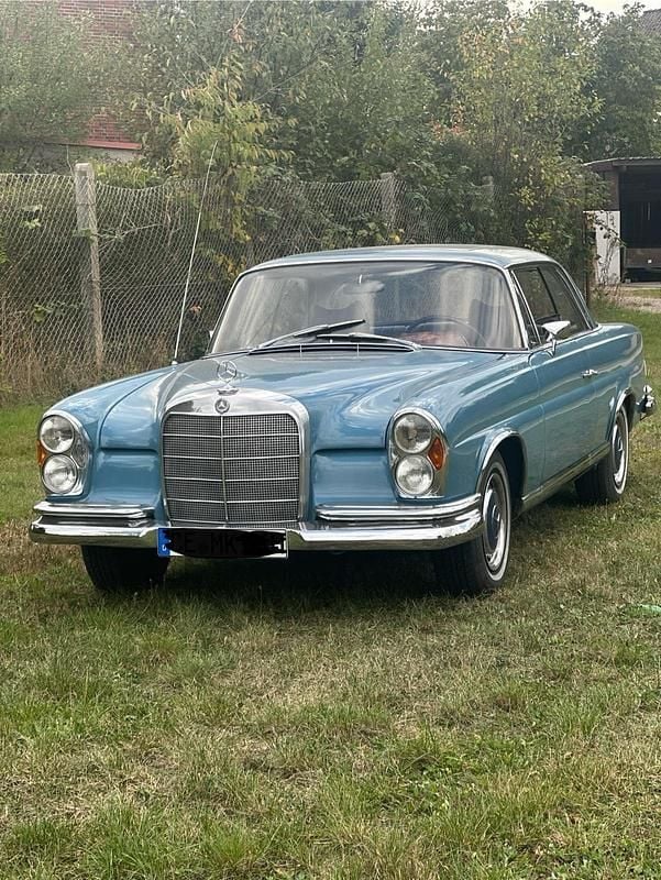 Braun Gebraucht 1962 Mercedes W111 Coupé | 43.449 € - Bild 1/4