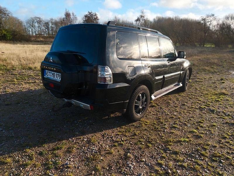 Gebraucht Mitsubishi Pajero Top 190 PS (139 kW) 2017 Schwarz SUV