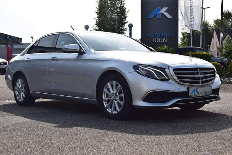 Iridiumsilber metal (metallic) Gebraucht 2016 Mercedes E220 Exclusive Limousine | 27.890 € (Fairer Preis) - Bild 1/4