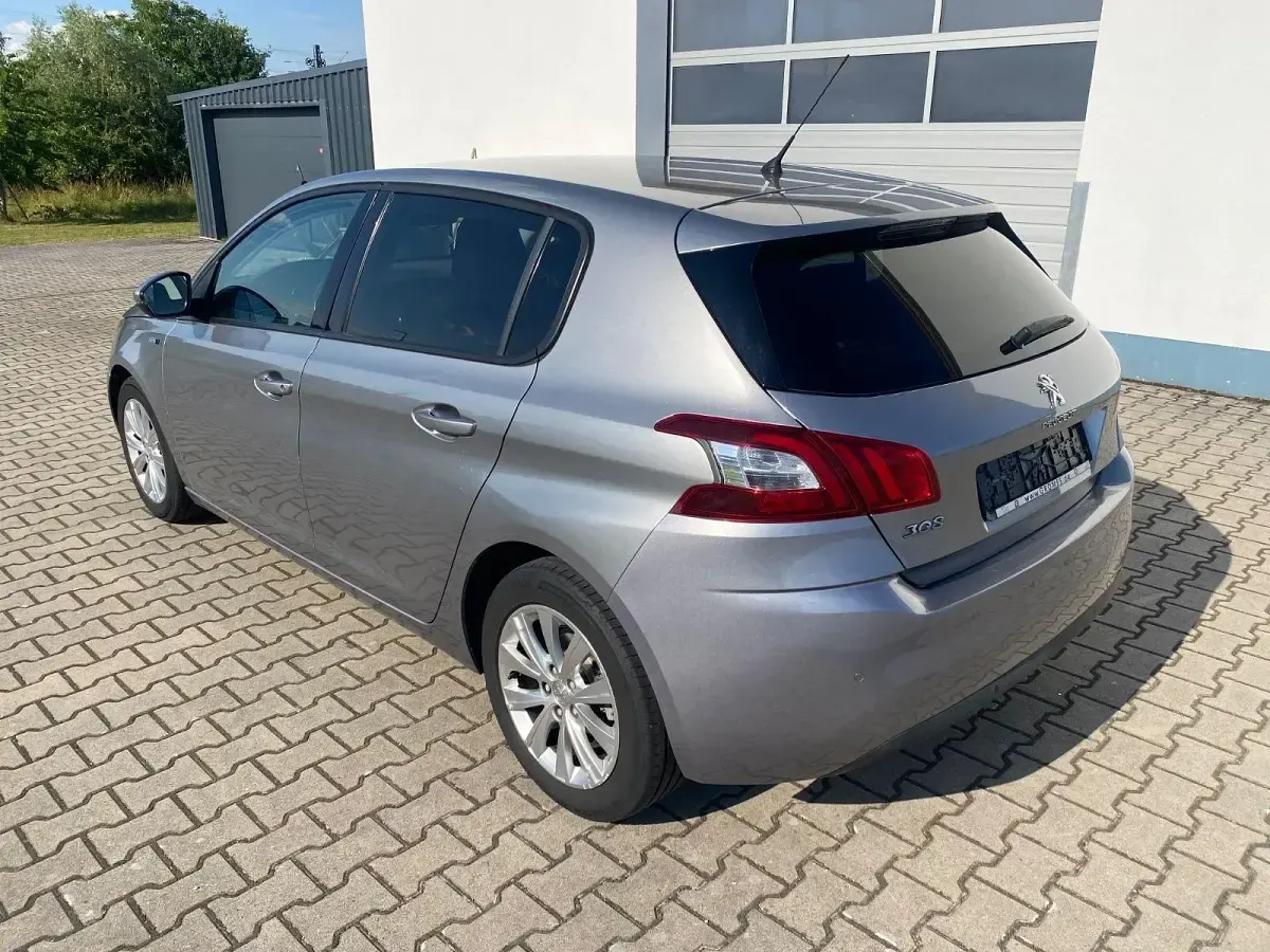 Gebraucht Peugeot 308 Style 120 PS (88 kW) 2017 Grau Limousine