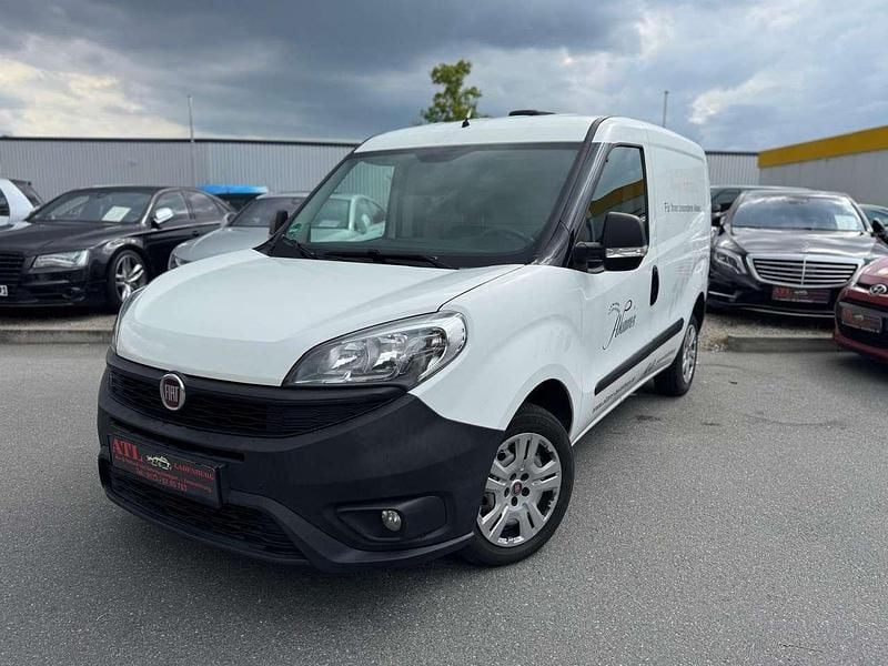 Weiß Gebraucht 2018 Fiat Doblò Van / Kleinbus | 5.955 € (Fairer Preis) - Bild 1/4