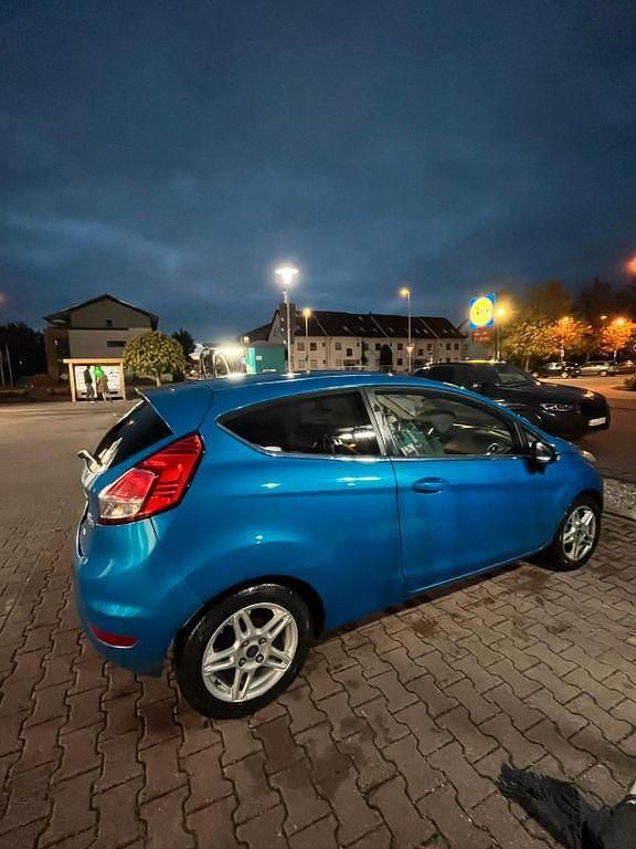 Gebraucht Ford Fiesta SYNC Edition 101 PS (74 kW) 2013 Blau Kleinwagen