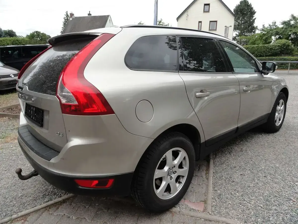 Occasion Volvo XC60 136 ch (100 kW) 2013 Seashell / metallic SUV