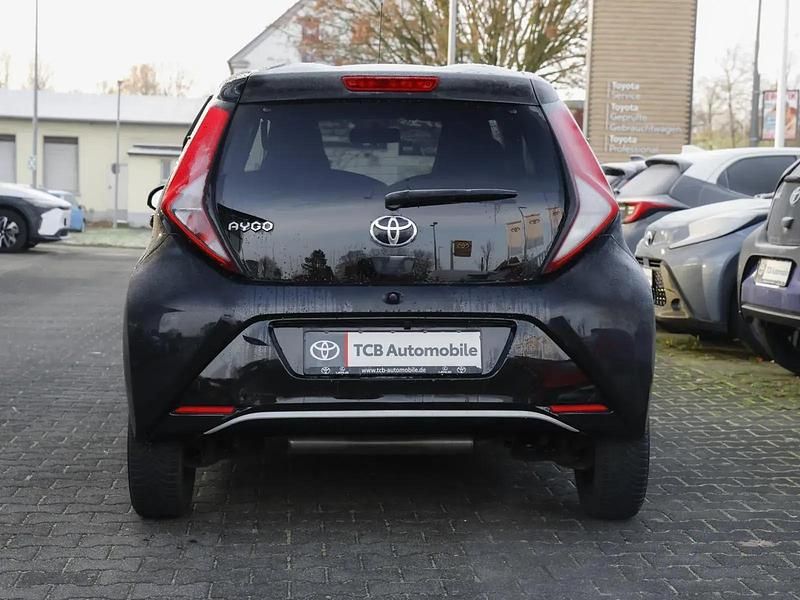 Gebraucht Toyota Aygo Trend 72 PS (52 kW) 2018 Midnightschwarz mica Kleinwagen