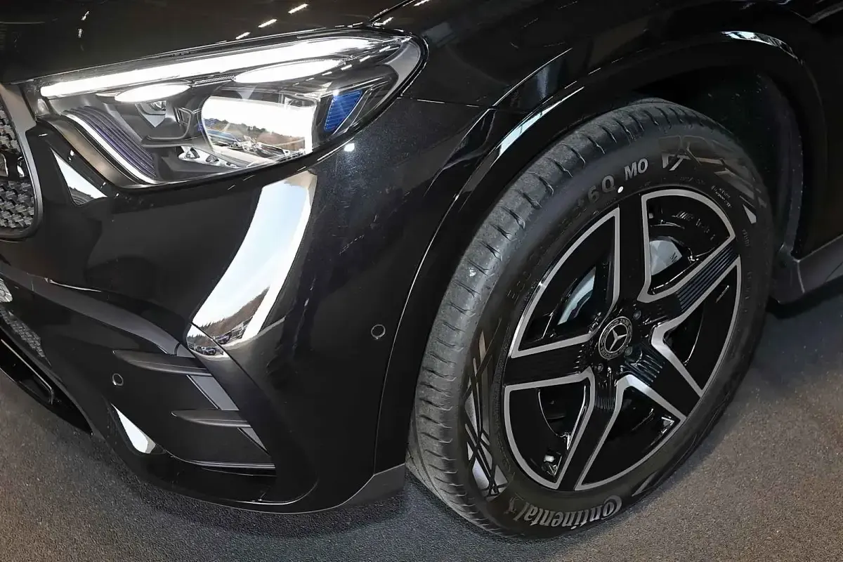 Gebraucht Mercedes GLC220 Night 197 PS (144 kW) 2026 Metalliclack obsidianschwarz met SUV