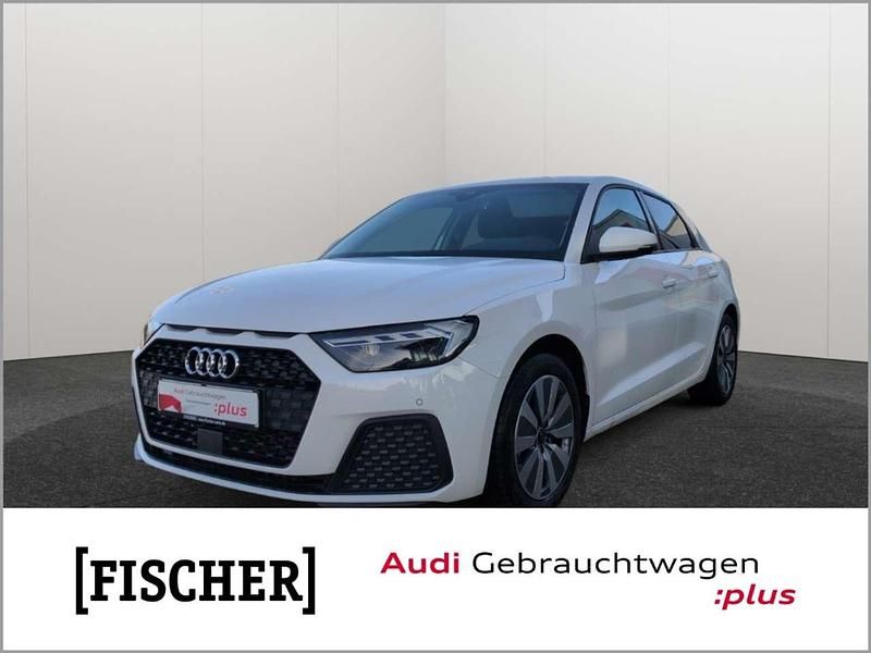 Cortinaweiß Gebraucht 2024 Audi A1 Sportback Ambiente Kleinwagen | 24.949 € (Fairer Preis) - Bild 1/4