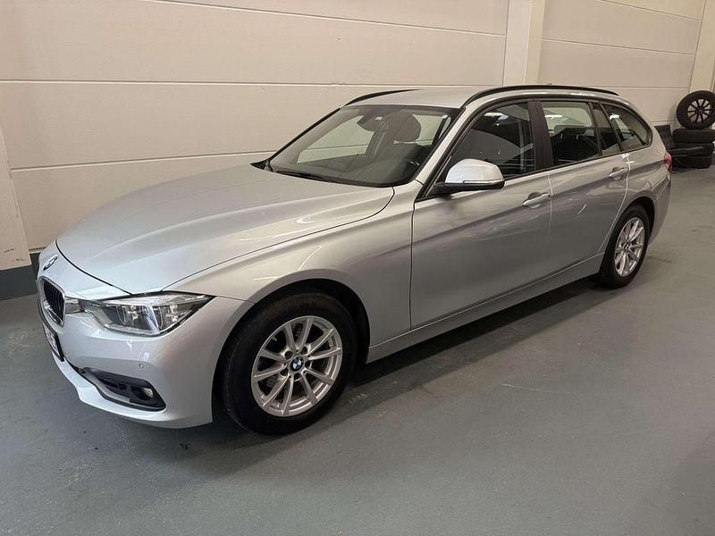 Silber Gebraucht 2018 BMW 318 Kombi | 10.950 € (Fairer Preis) - Bild 1/4
