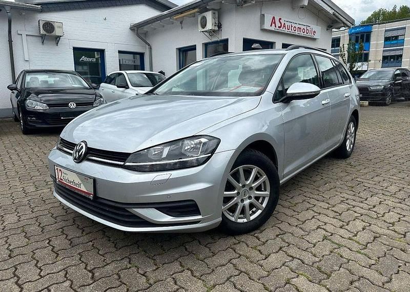 Silber Gebraucht 2018 VW Golf VII Limousine | 9.949 € (Fairer Preis) - Bild 1/4