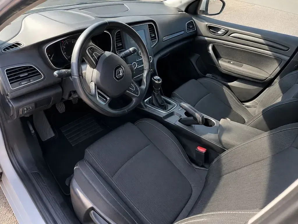 Gebraucht Renault Mégane III Experience 132 PS (97 kW) 2016 Silber Limousine
