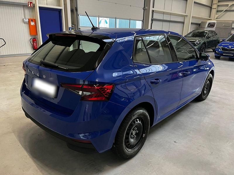 Second-hand Skoda Fabia 80 CP (58 kW) 2023 Albastru Hatchback