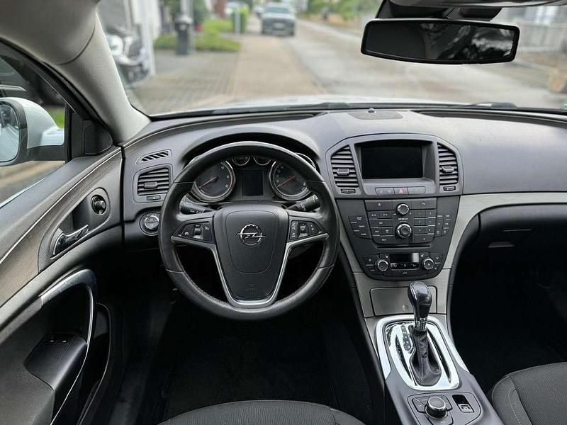 Gebraucht Opel Insignia Edition 160 PS (117 kW) 2009 Argon silber/ice silver (m2) Limousine