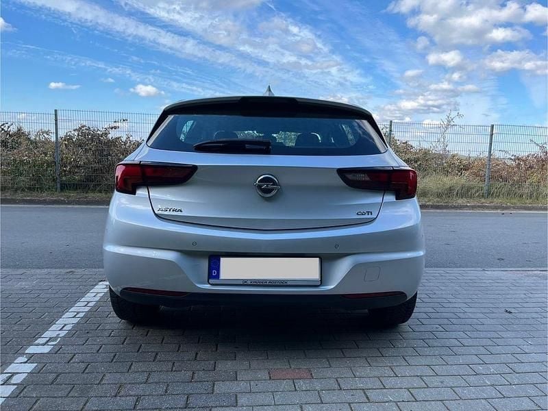 Gebraucht Opel Astra Edition 110 PS (80 kW) 2017 Silber Limousine