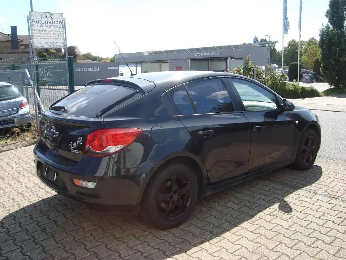 Gebraucht Chevrolet Cruze LS 124 PS (91 kW) 2012 Schwarz Limousine