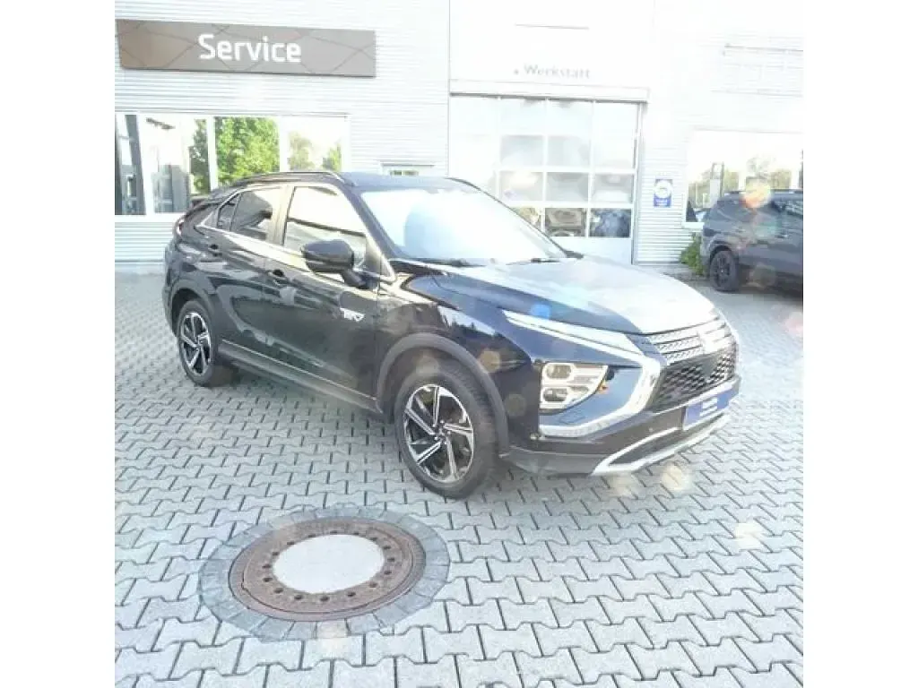 Używany Mitsubishi Eclipse Cross Plus 98 KM (72 kW) 2022 Czarny SUV