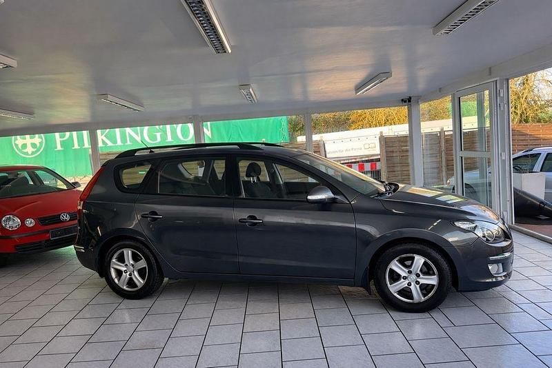 Gebraucht Hyundai i30 Comfort 116 PS (85 kW) 2009 Grau Kombi