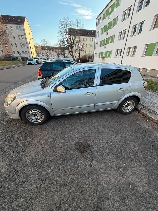 Gebraucht Opel Astra 116 PS (85 kW) 2004 Silber Limousine