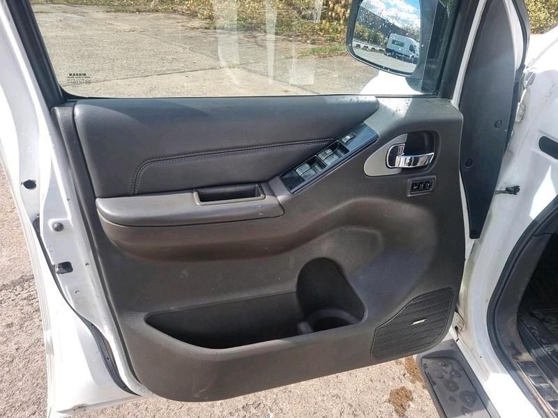 Second-hand Nissan Pathfinder 2010 Alb SUV