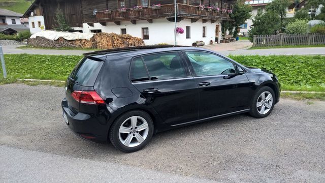 Gebraucht VW Golf VII 105 PS (77 kW) 2013 Schwarz metallic Limousine