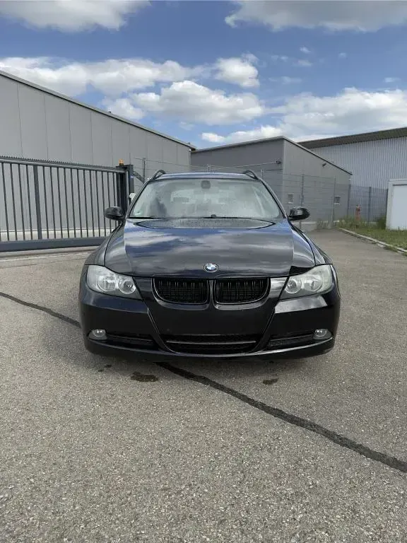 Gebraucht BMW 325 197 PS (144 kW) 2008 Schwarz Kombi