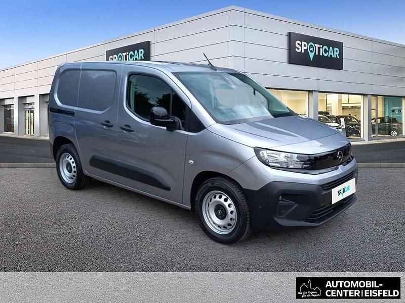Neu Opel Combo-e Life 100 kW (136 PS) 2025 Kontrast grau Van / Kleinbus