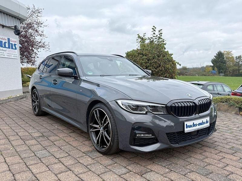 Dravitgrau Gebraucht 2022 BMW 320 M Sport Kombi | 32.890 € (Fairer Preis) - Bild 1/4