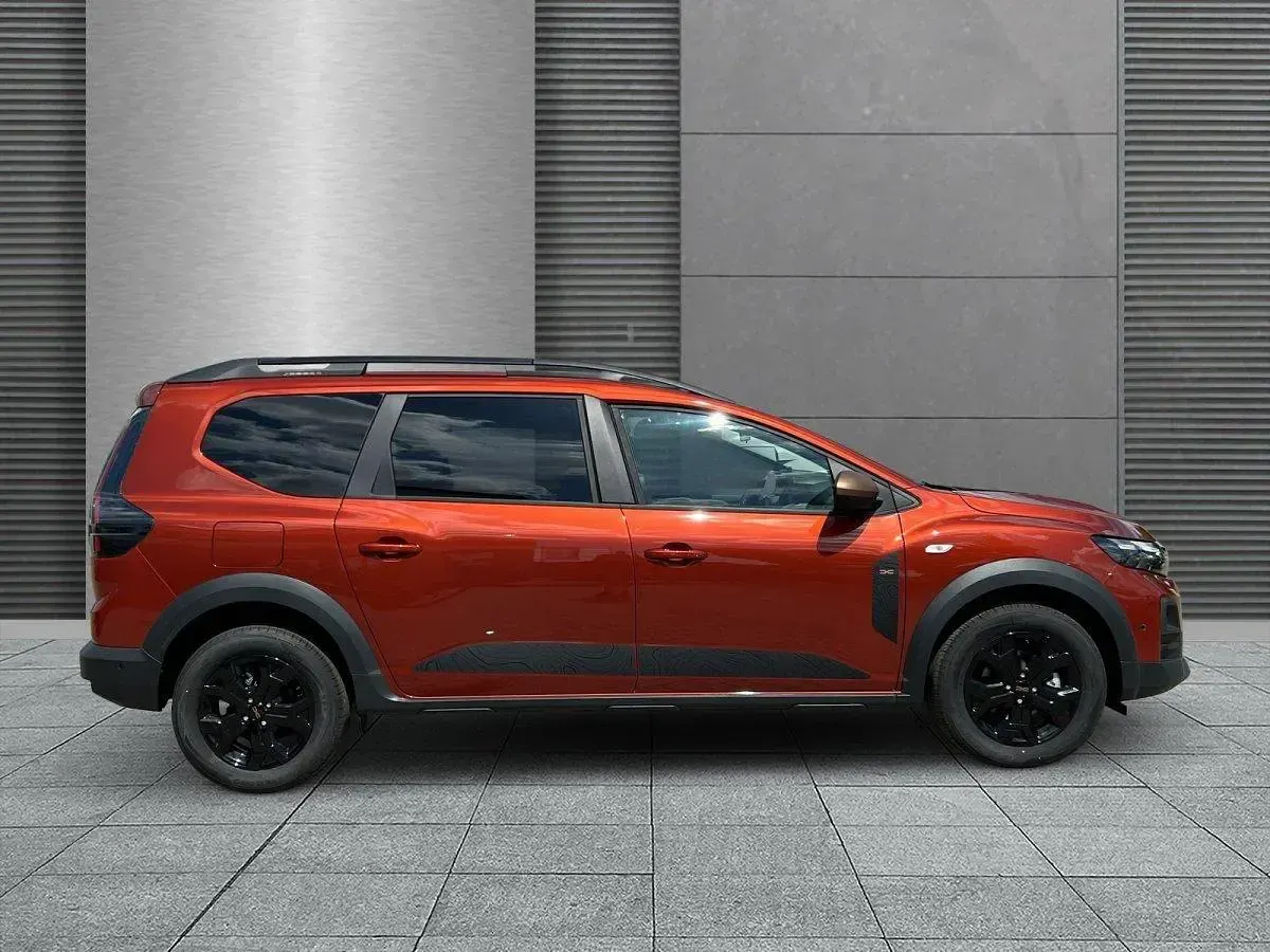 Neu Dacia Jogger Extreme 122 PS (89 kW) 2025 Terracottabraun Van / Kleinbus