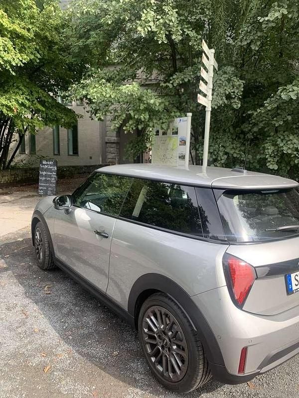 Gebraucht 2025 Mini Cooper Kleinwagen | 26.900 € (Fairer Preis) - Bild 1/4