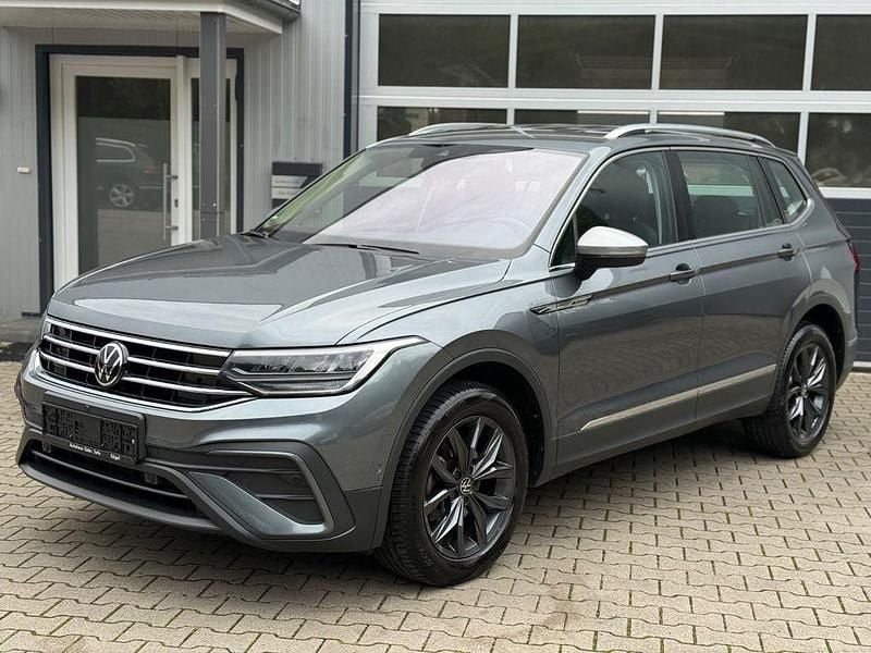 Grau Gebraucht 2023 VW Tiguan Allspace Life SUV | 31.490 € (Guter Preis) - Bild 1/4