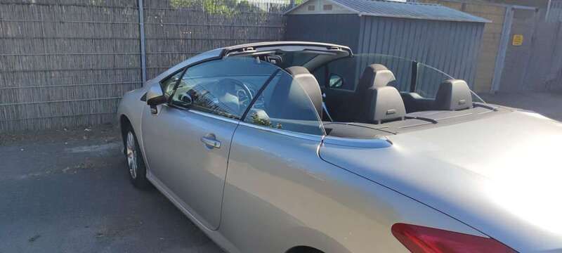 Silber Gebraucht 2010 Peugeot 308 CC Premium Cabrio | 4.950 € (Guter Preis) - Bild 1/4
