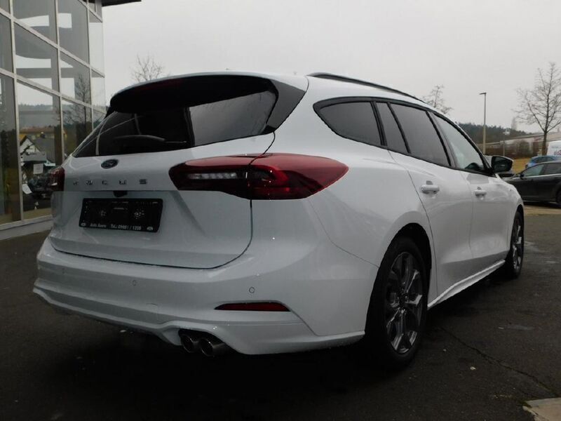 Używany Ford Focus ST-Line 125 KM (91 kW) 2024 Biały Sedan/Limuzyna