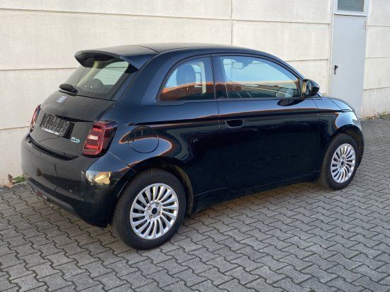 Gebraucht Fiat 500e Action 69 kW (95 PS) 2022 Onyx schwarz Kleinwagen