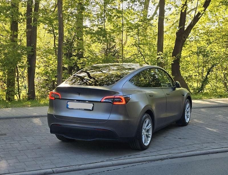 Second-hand Tesla Model Y 378 kW (514 CP) 2023 Gri SUV