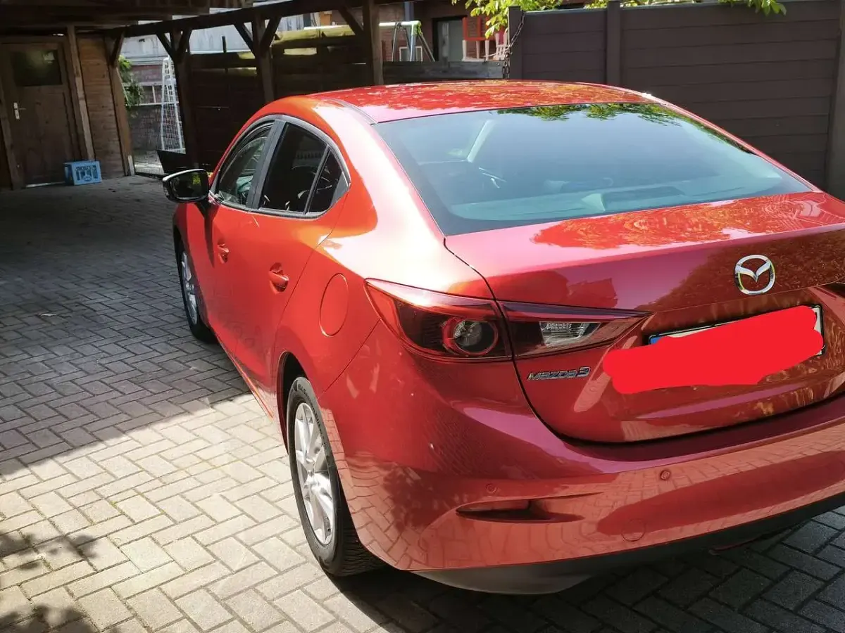 Gebraucht Mazda 3 Center-Line 120 PS (88 kW) 2015 Rot Limousine