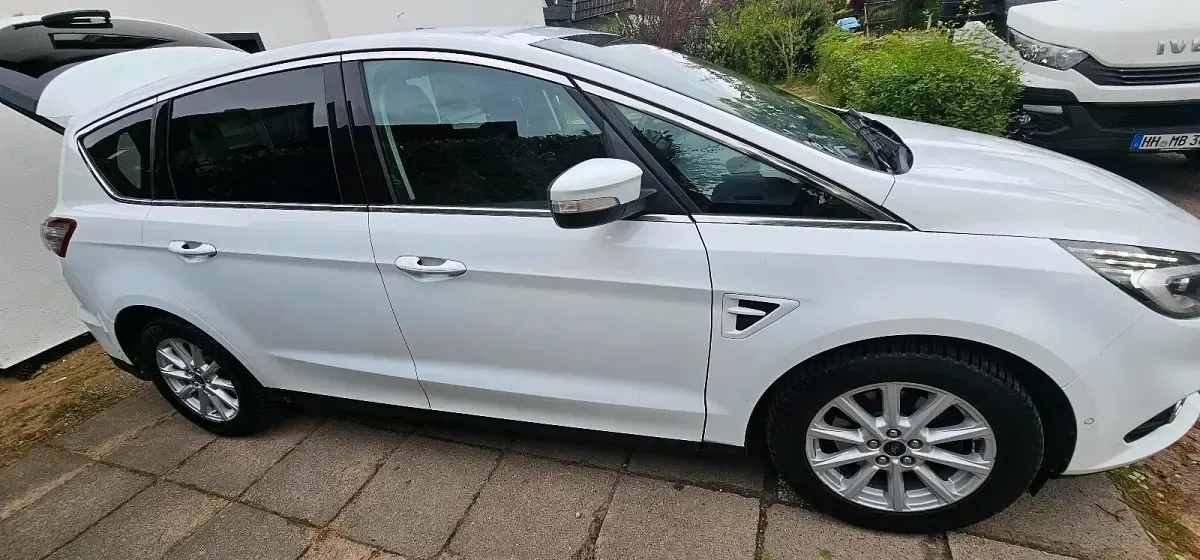 Gebraucht Ford S-MAX S 179 PS (131 kW) 2017 Weiß Van / Kleinbus