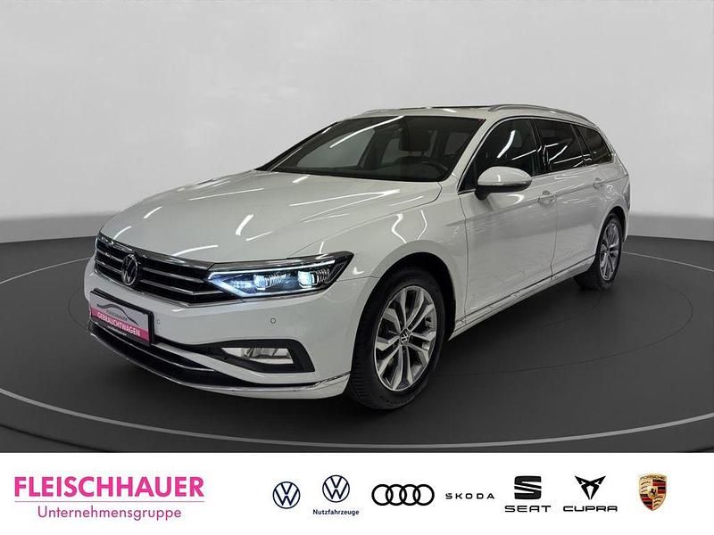 Weiss Gebraucht 2023 VW Passat Elegance Kombi | 27.980 € (Etwas zu teuer) - Bild 1/4