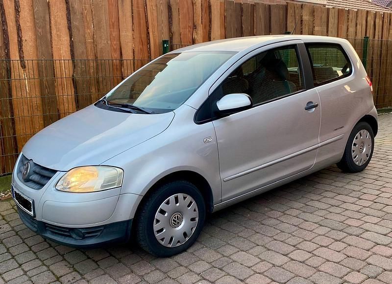 Silber Gebraucht 2010 VW Fox Refresh Kleinwagen | 1.990 € (Fairer Preis) - Bild 1/4