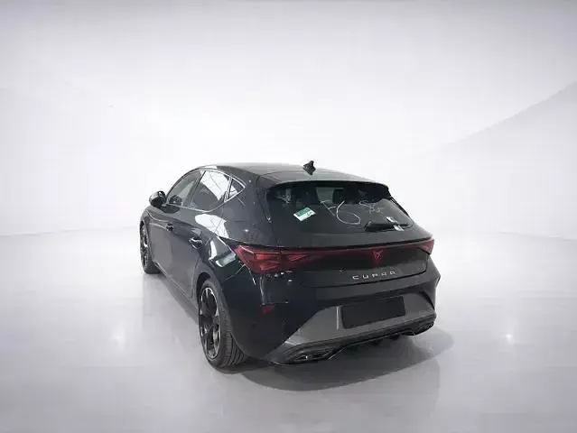 Używany Cupra Leon 150 KM (110 kW) 2025 Czarny Sedan/Limuzyna