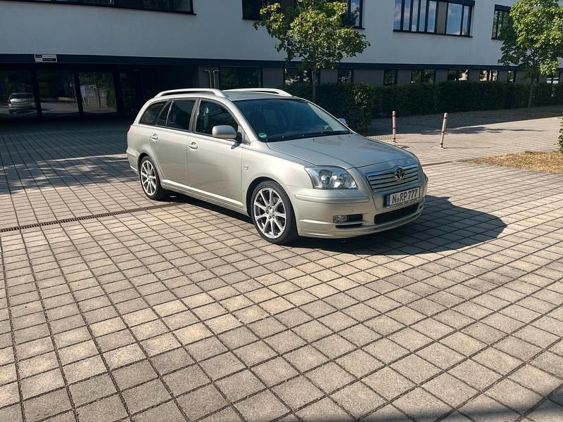 Silber Gebraucht 2005 Toyota Avensis Kombi | 1.799 € (Guter Preis) - Bild 1/4