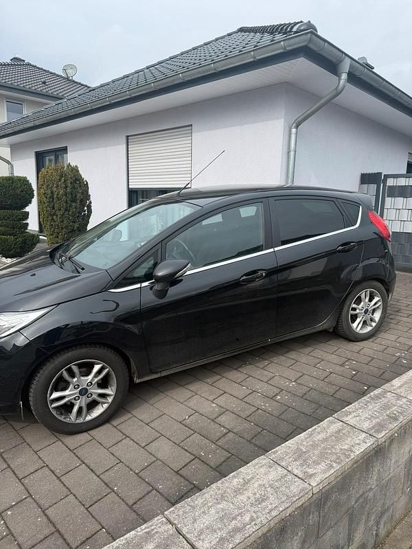 Gebraucht Ford Fiesta SYNC Edition 101 PS (74 kW) 2016 Schwarz Kleinwagen