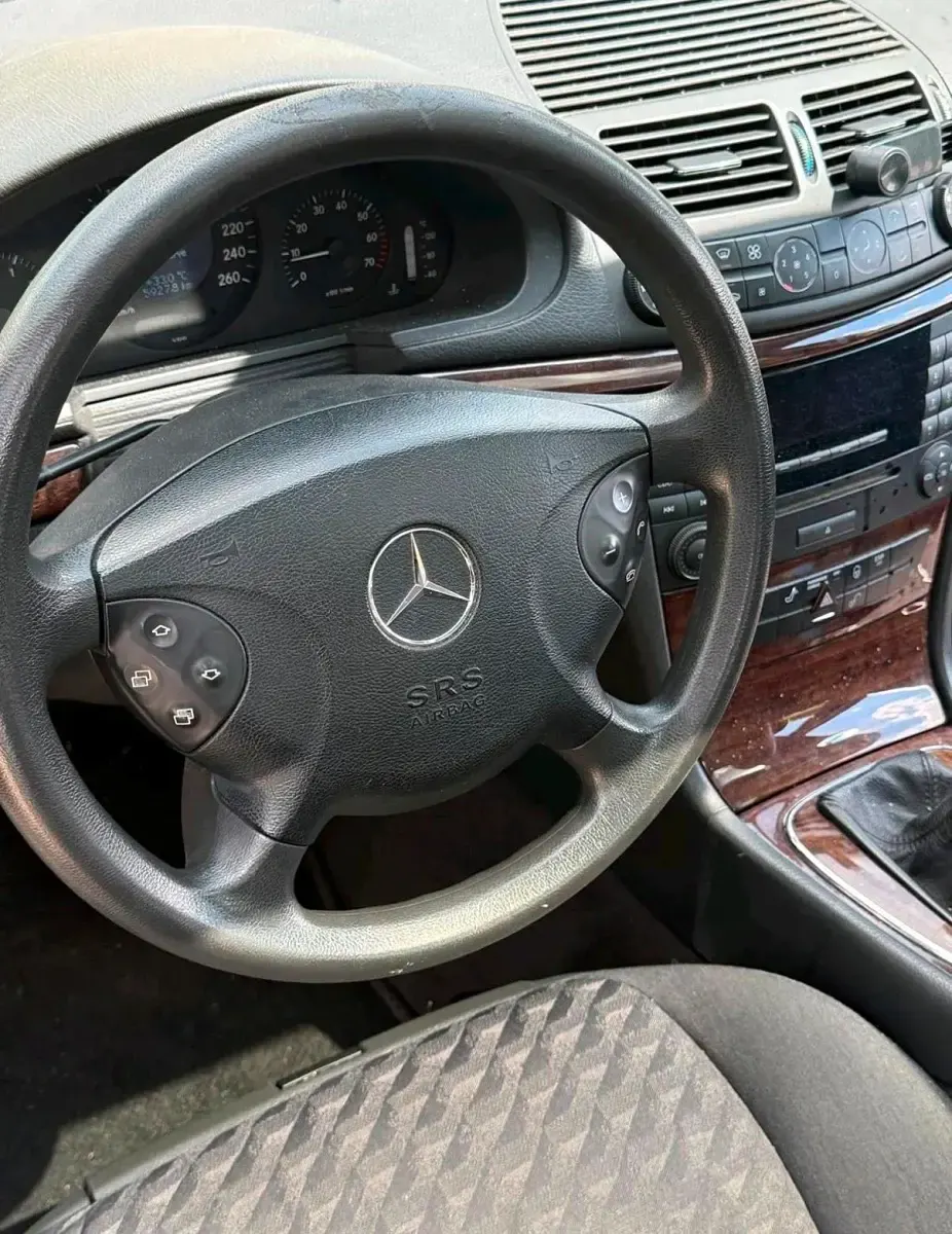 Gebraucht Mercedes E200 163 PS (119 kW) 2003 Silber Limousine