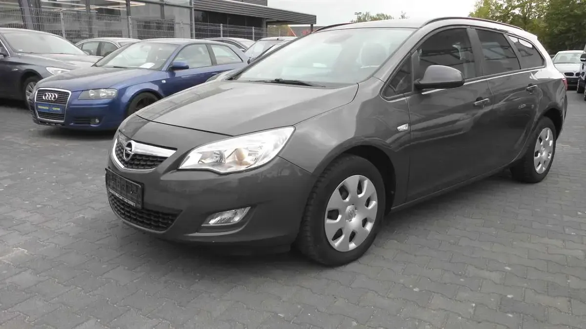 Gebraucht Opel Astra 120 PS (88 kW) 2012 Grau Kombi